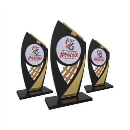 Troféus personalizados para primeiro, segundo e terceiro lugares